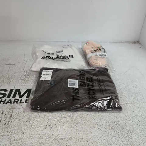 BOX OF APPROXIMATELY 20 ASSORTED CLOTHING ITEMS TO INCLUDE BOX FIT TEXT T SHIRT, 5 PACK ANKLE SOCKS ETC
