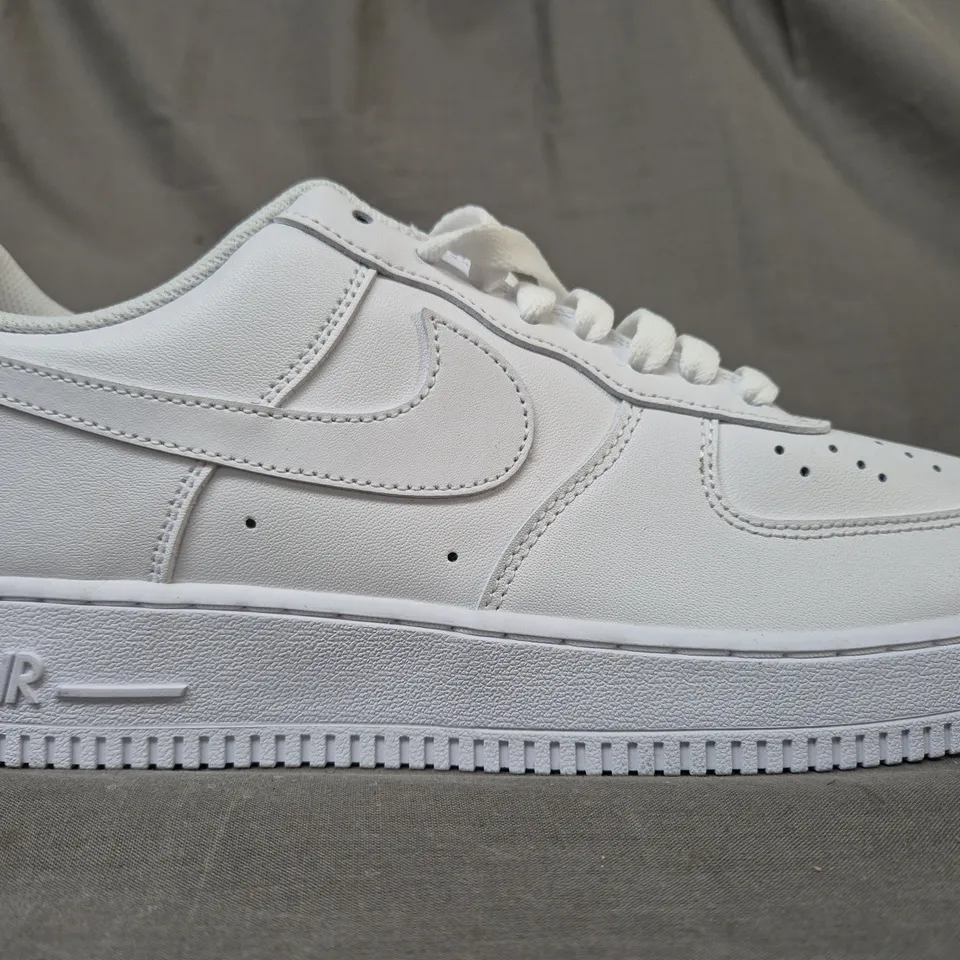 PAIR OF NIKE AIR FORCE 1 SHOES IN WHITE UK SIZE 10