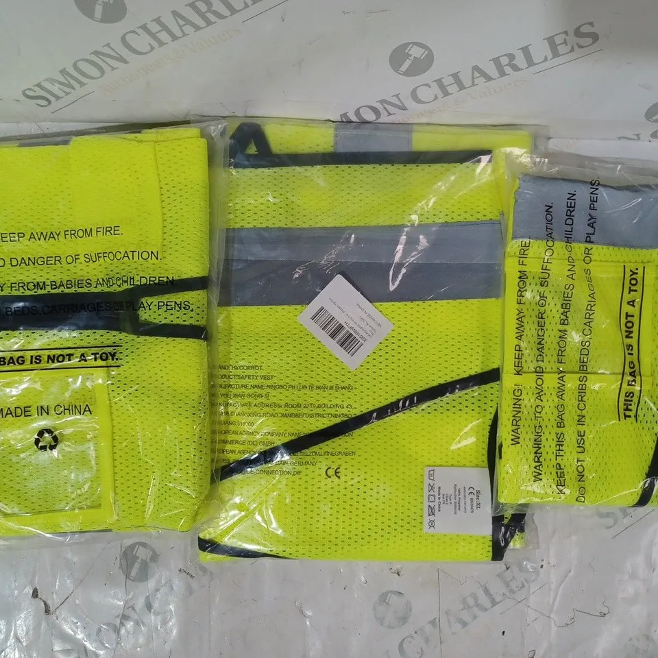 APPROXIMATELY 5 ASSORTED HI-VIS SAFETY VESTS IN VARIOUS SIZES