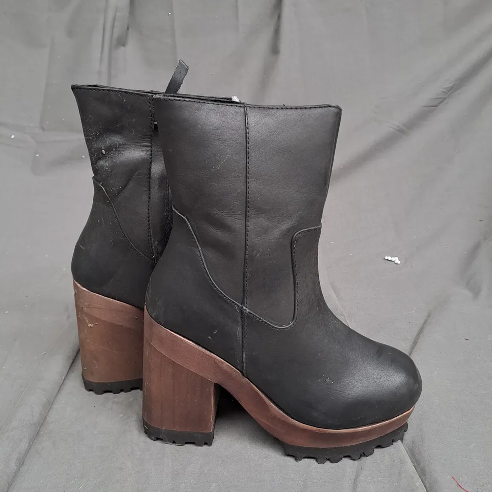 BOX OF APPROXIMATLY 6 WOODEN BOTTOM LEATHER BOOT VARIOUS SIZES 