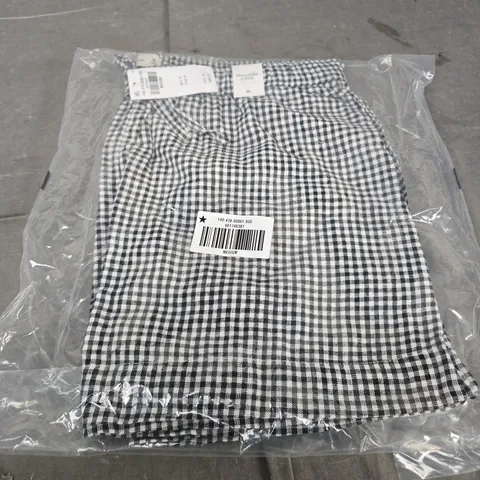 ABERCROMBIE & FITCH MENβS GINGHAM CHECK SHORTS β MEDIUM
