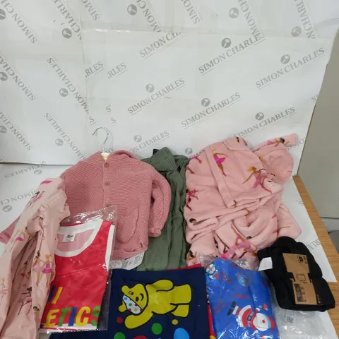 BOX OF ASSORTED CHILDRENS CLOTHING VARYING IN SIZE/COLOUR/STYLE TO INCLUDE: TOPS, DRESSES, JUMPERS