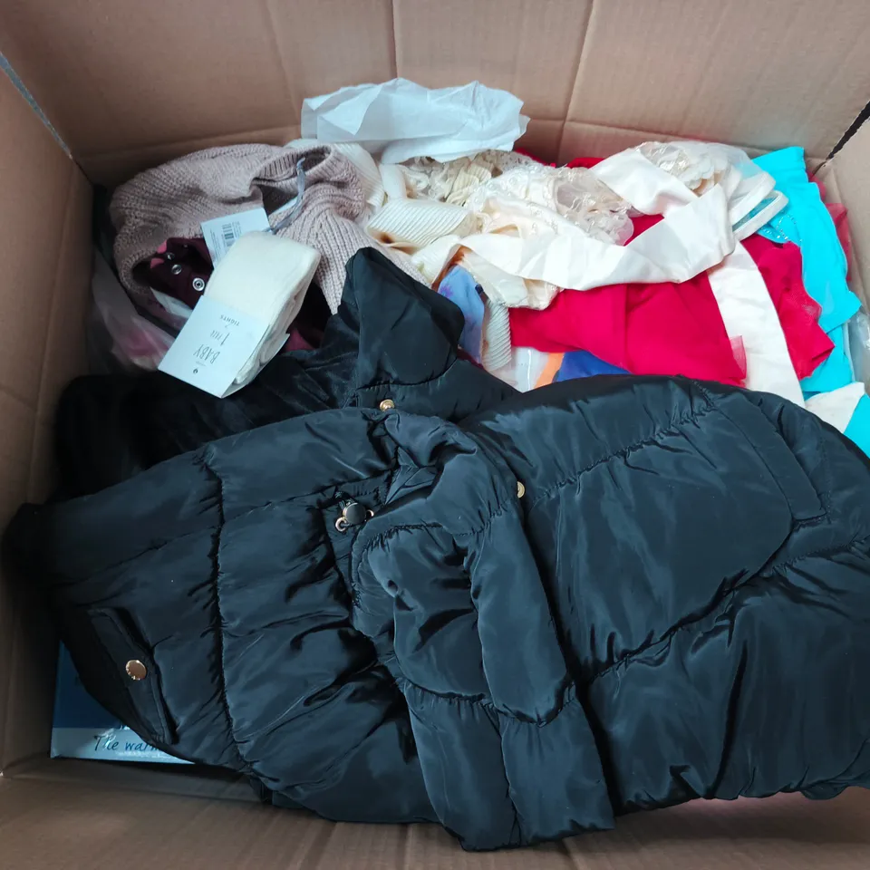 APPROXIMATELY 30 ASSORTED KIDS CLOTHING ITEMS IN VARIOUS STYLES, SIZES & COLOURS 