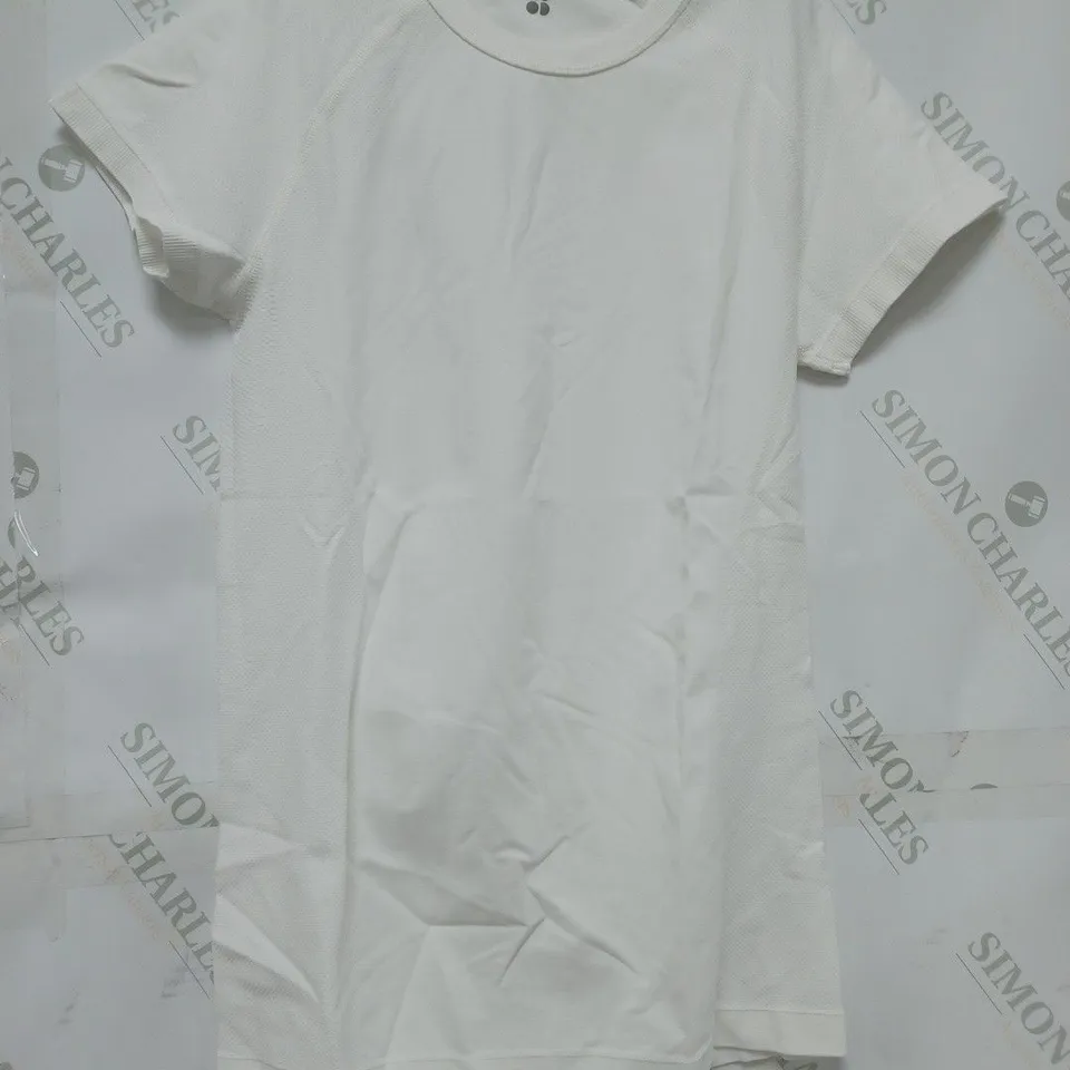 SWEATY BETTY ATHLETE SEAMLESS WORKOUT T-SHIRT IN WHITE - SMALL