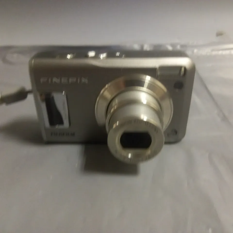 UNBOXED FUJIFILM FINEPIX DIGITAL CAMERA