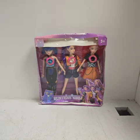 HUNTERS GIRL THREE FASHION DOLLS BOXED SET – PURPLE PACKAGING