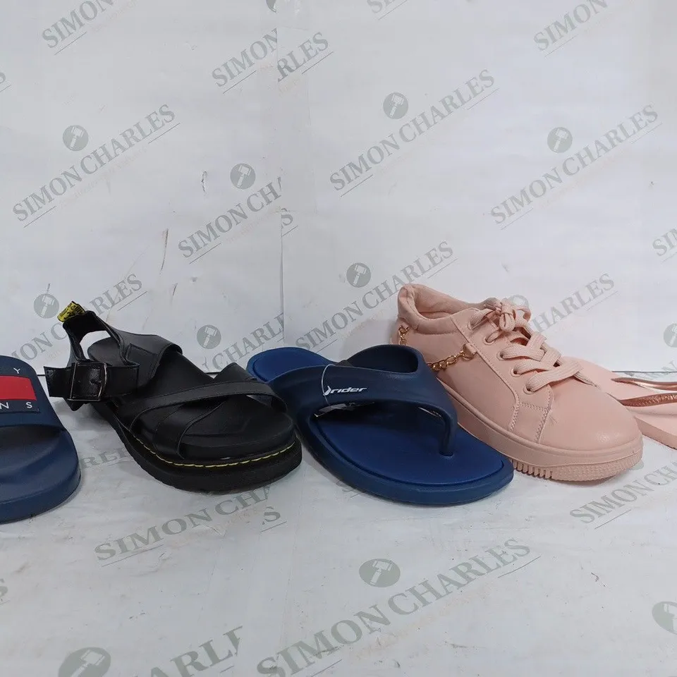 BOX OF APPROX 18 ASSORTED SHOES TO INCLUDE - TOMMY JEANS SLIDERS - SRIDER SANDALS - FASHION SINCE 2022 AFR SHOES ECT