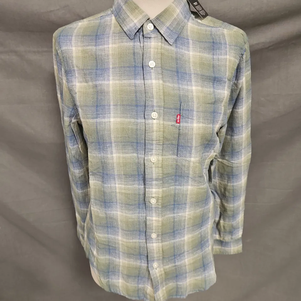 LEVI'S BUTTON DOWN SHORT IN GREEN PLAID MULTI SIZE XS