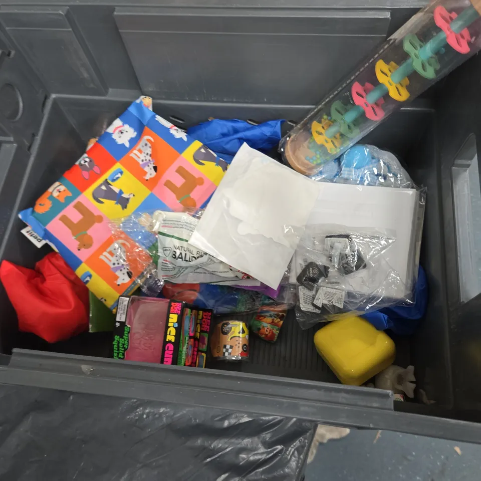 TOTE OF ASSORTED TOYS AND ACCESSORIES TO INCLUDE; HARRY POTTER GIFT WRAP, STAG NIGHT DARE CARDS, NOVELTY GLASSES AND NICE CUBE