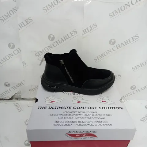 BOXED SKECHERS ARCH FIT SMOOTH ZIP BOOTS, BLACK - SIZE 5.5