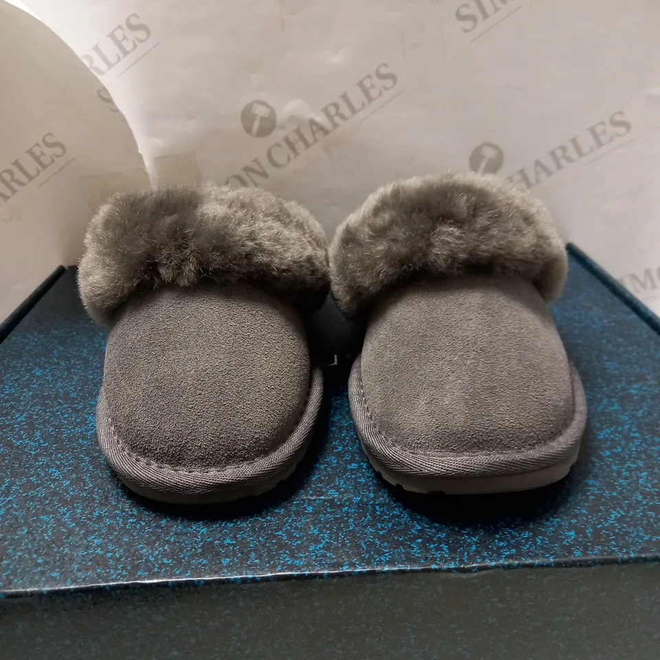 EMU NEST JOLIE SHEEPSKIN SLIPPERS SIZE 5