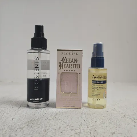 APPROXIMATELY 15 ASSORTED COSMETIC ITEMS INCLUDING VARIOUS MAKES AND BRANDS - COLLECTION ONLY