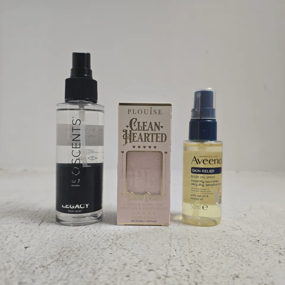 APPROXIMATELY 15 ASSORTED COSMETIC ITEMS INCLUDING VARIOUS MAKES AND BRANDS - COLLECTION ONLY