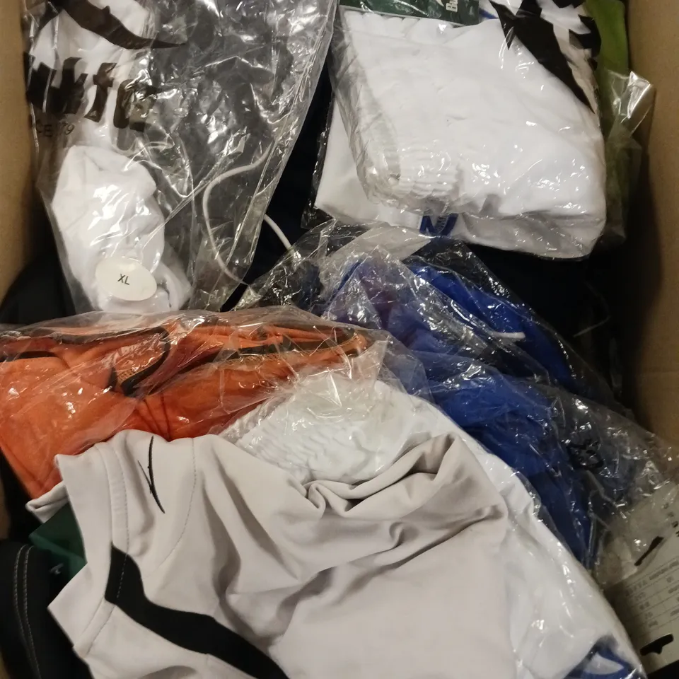APPROXIMATELY 30 ASSORTED BUKTA SPORTWEAR PRODUCTS TO INCLUDE JACKETS, SHORTS, SWEATERS ETC 