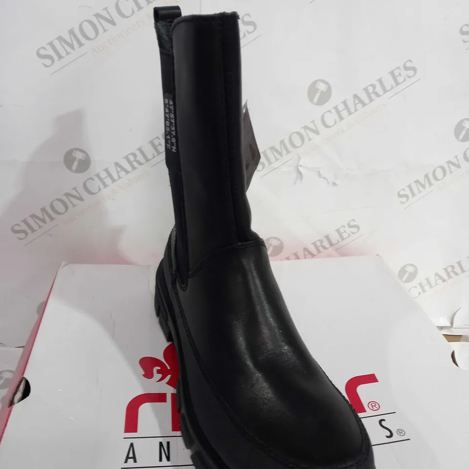 RIEKER CHELSEA BOOT IN BLACK SIZE 6