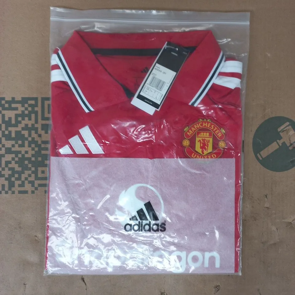 BAGGED ADIDAS MANCHESTER UNITED FOOTBALL JERSEY IN RED SIZE LARGE