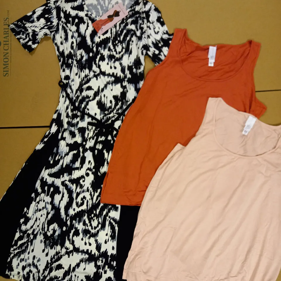 LOT OF 12 BRAND NEW CLOTHING ITEMS IN ASSORTED SIZES