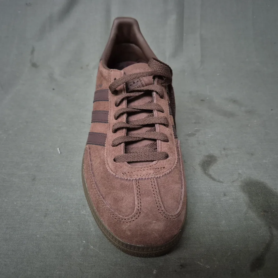 BOXED PAIR OF ADIDAS HANDBALL SPEZIAL SHOES IN CHOCOLATE UK SIZE 9