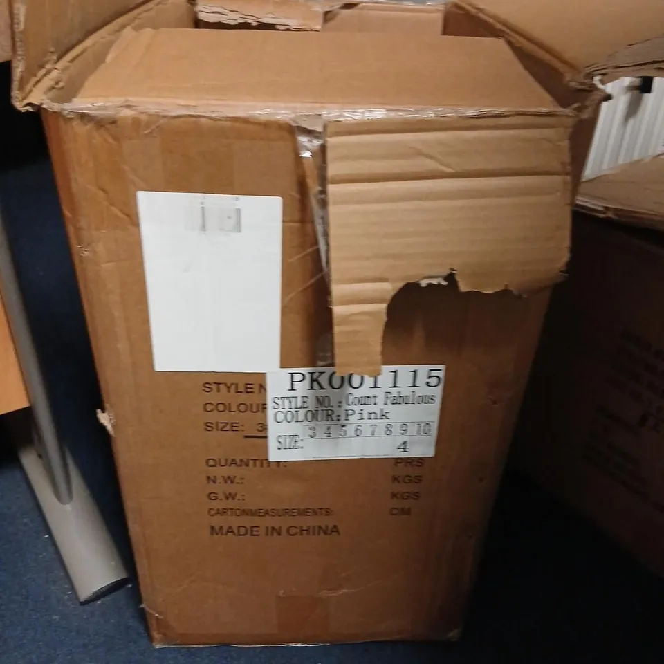 LARGE QUANTITY OF ASSORTED DESIGNER SHOES AND FOOTWEAR