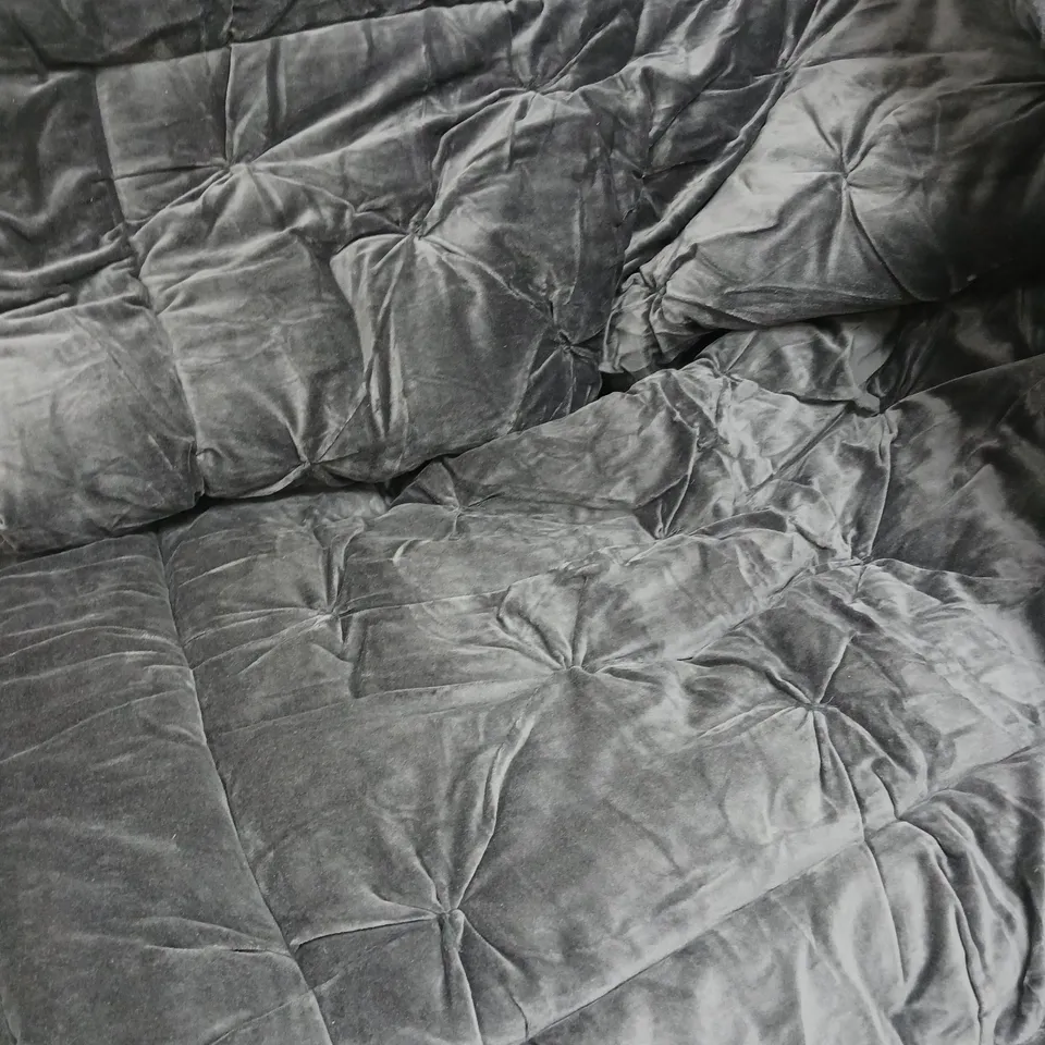 OPULENT VELVET BEDSPREAD IN CHARCOAL - 220x240cm