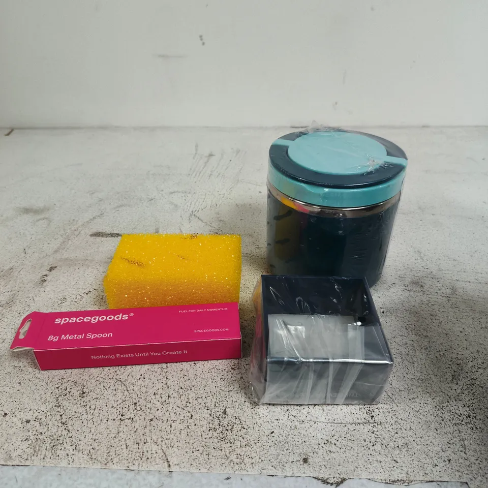 APPROXIMATELY 10 ASSORTED HOUSEHOLD PRODUCTS TO INCLUDE FOOD CONTAINER, SPONGES, JEWELRY BOXES ETC 