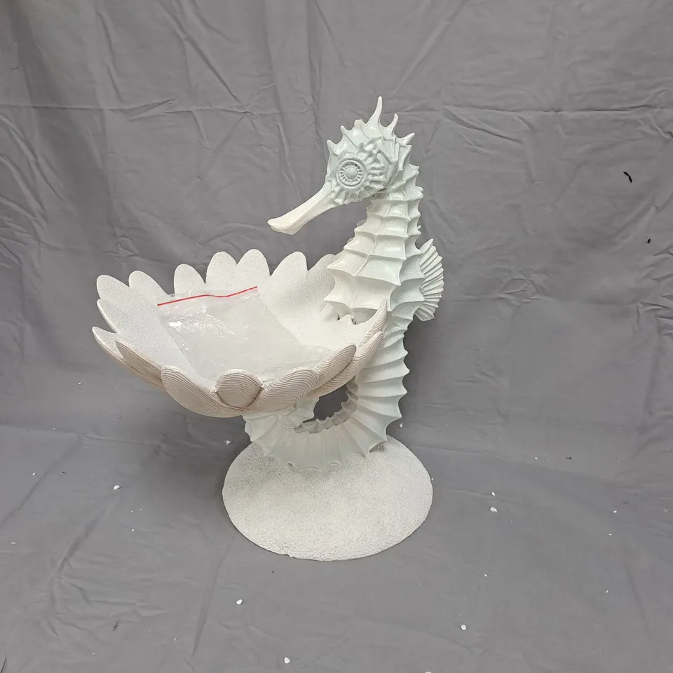 GARDEN REFLECTIONS SEAHORSE BIRD BATH