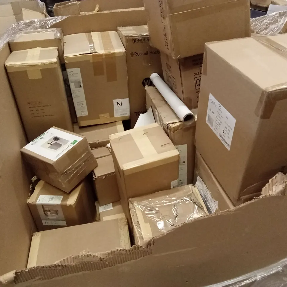 PALLET TO CONTAIN APPROXIMATELY 32 DESIGNER INDOOR LIGHTING PRODUCTS TO INCLUDE; WALL LIGHTS, CEILING LIGHTS, LAMP ETC