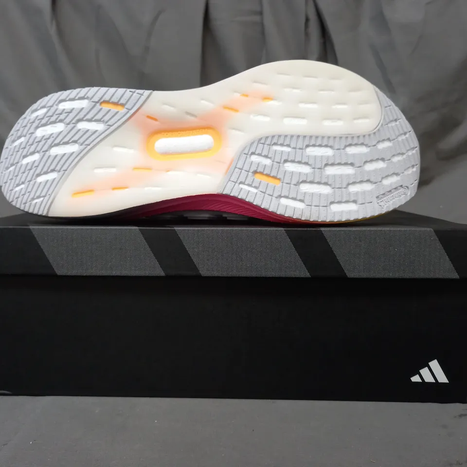 BOXED PAIR OF ADIDAS ULTRABOOST 5 SHOES IN WHITE/MULTICOLOUR UK SIZE 11.5