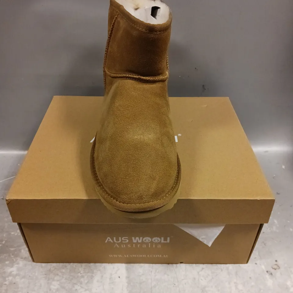 BOXED PAIR OF AUS WOOLI BONDI BOOTS IN CHESTNUT - 11