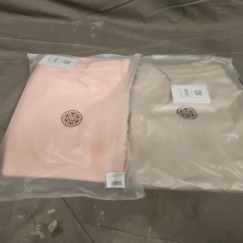 APPROXIMATELY 20 ASSORTED BAGGED CLOTHING ITEMS IN VARIOUS SIZES TO INCLUDE MENS BRASS MONKEY SHORTS IN CLAY & UNISEX BRASS MONKEY JOGGERS IN PINK