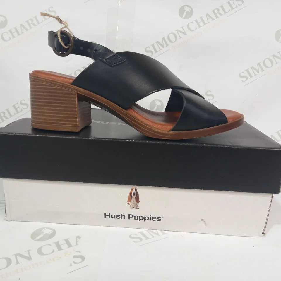 BOXED PAIR OF HUSH PUPPIES OPEN TOE BLOCK HEEL SANDALS IN BLACK EU SIZE 39