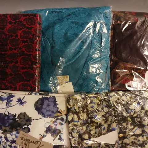 LOT OF APPROX 18 BRAND NEW CLOTHING ITEMS IN VARIOUS SIZES
