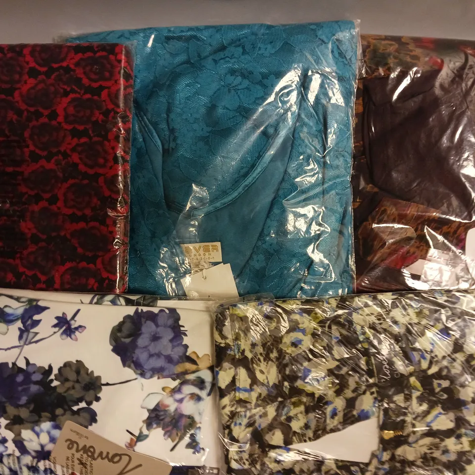 LOT OF APPROX 18 BRAND NEW CLOTHING ITEMS IN VARIOUS SIZES