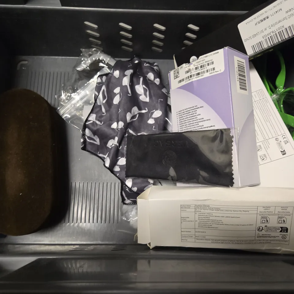 APPROXIMATELY 15 ASSORTED VISION CARE ITEMS TO INCLUDE -GOGGLES ,SUN GLASSES , CARRY CASES ETC