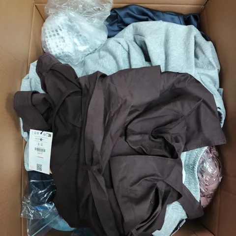 LARGE BOX OF APPROXIMATELY 25 ASSORTED CLOTHING ITEMS IN VARIOUS COLOURS, STYLES AND SIZES - COLLECTION ONLY