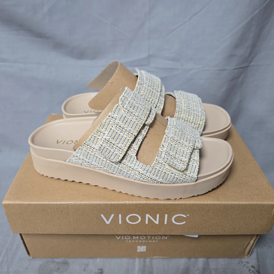 BOXED PAIR OF VIONIC RYDER SANDALS IN CREAM/GOLD SIZE 4