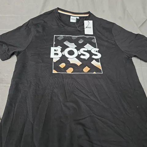 HUGO BOSS GRAPHIC TEE - SIZE M