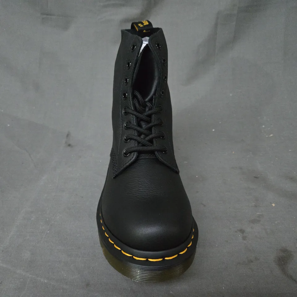 BOXED PAIR OF DR MARTENS 1460 PASCAL ANKLE BOOTS IN BLACK UK SIZE 6.5