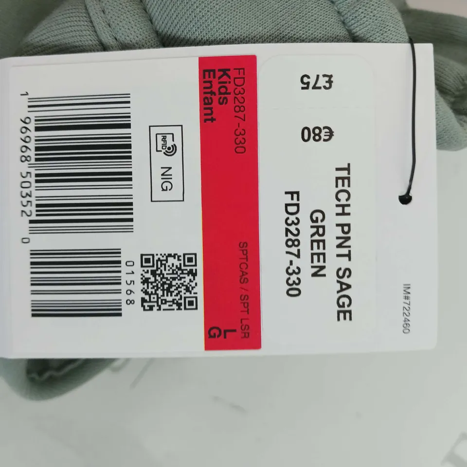 KIDS NIKE TECH SAGE GREEN PANTS SIZE 147-158cm