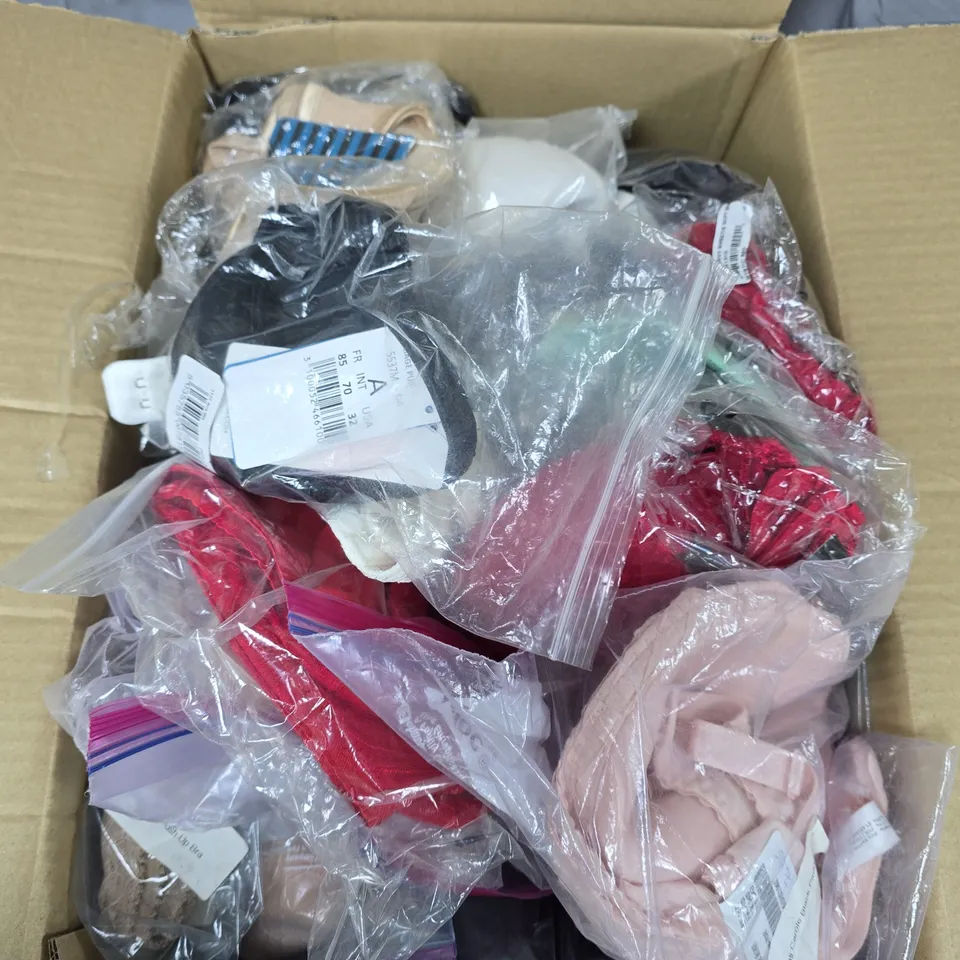 APPROXIMATELY 25 ASSORTED WOMEN'S CLOTHING PRODUCTS IN VARIOUS BRANDS TO INCLUDE MEY, COSABELLA, BOABS BLOOMERS, PARFAIT, AFTER EDEN ETC