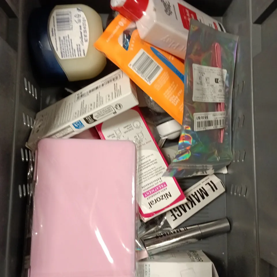 APPROXIMATEY 20 ASSORTED HEALTH AND BEAUTY PRODUCTS TO INCLUDE - VASELINE PROTECTING JELLY - NIVEA MEN POWER SERUM AND RITUALS CONDITIONER