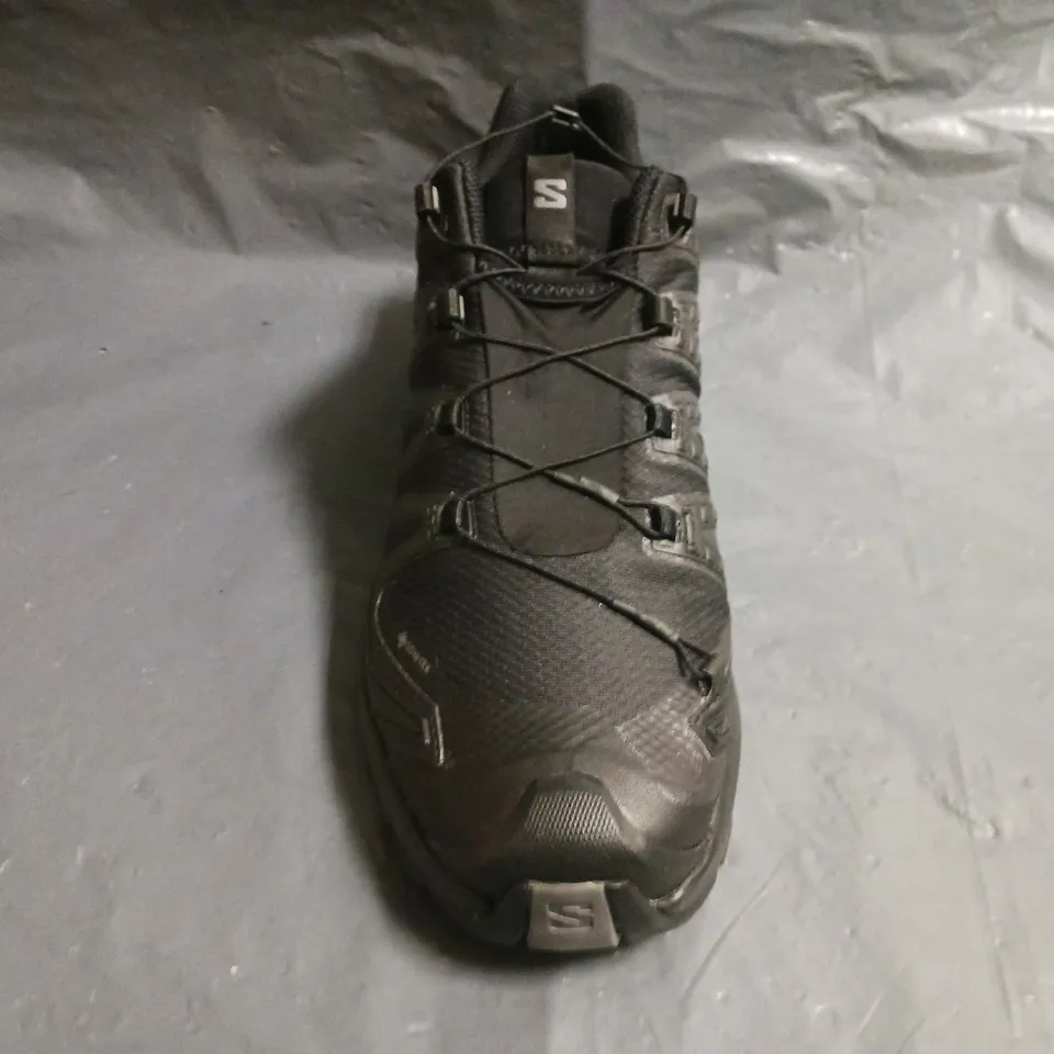 BOXED PAIR OF SALOMON XA PRO 3D V9 GTX SHOES IN BLACK UK SIZE 10