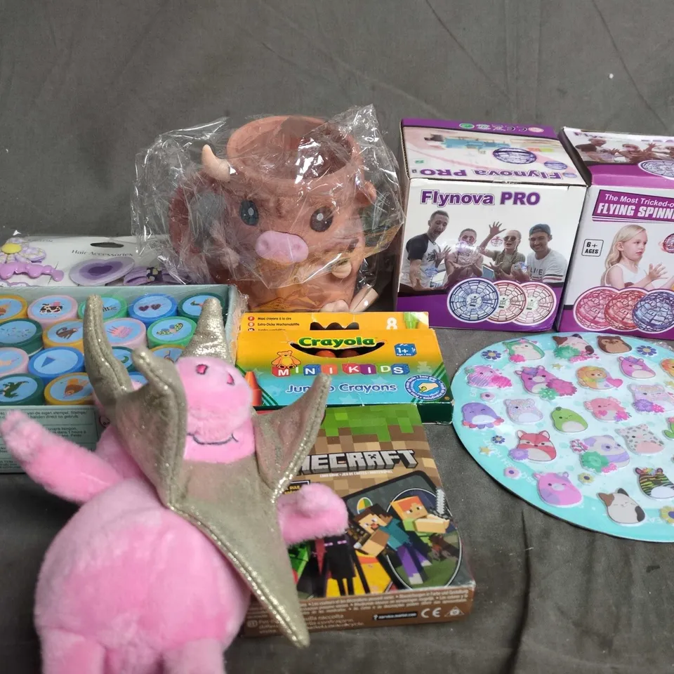 APPROXIMATELY 10 ASSORTED TOYS & GAMES PRODUCTS TO INCLUDE STAMPS, TEDDIES AND WAX CRAYONS 