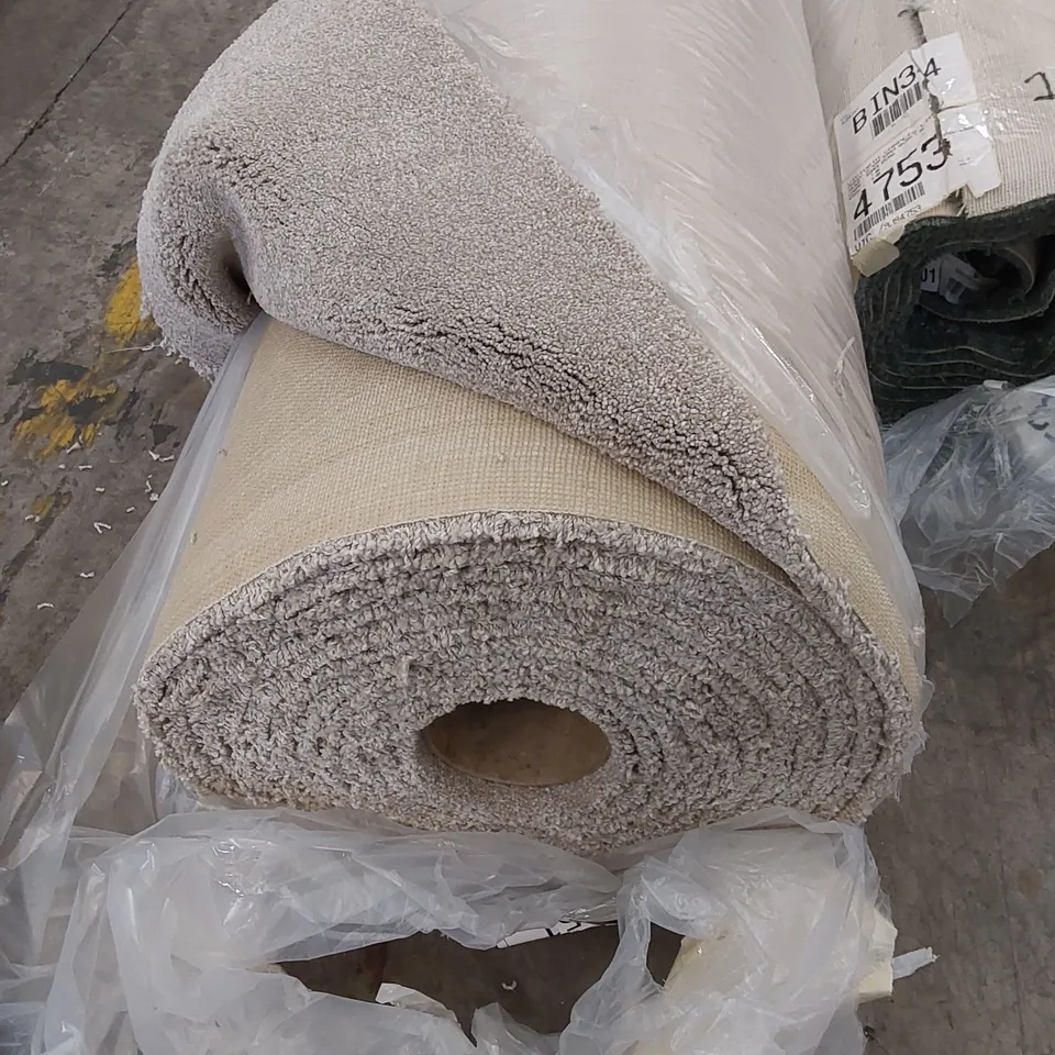 ROLL OF QUALITY ULTIMATE EXPRESSIONS PEARL CARPET // SIZE: APPROX 5 X 9.4m