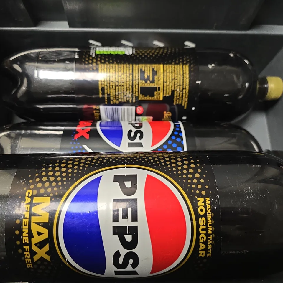 APPROXIMATELY 5 ASSORTED FOOD & DRINK ITEMS TO INCLUDE - PEPSI MAX , PEPSI MAX CAFFEINE FREE , SIMPLY COOK SICHUAN DAN DAN NOODLES ETC