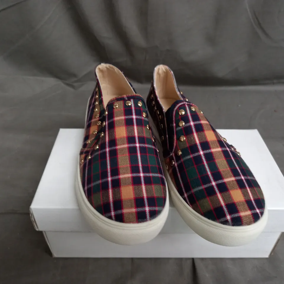 APPROXIMATELY 8 BOXED PAIR OF SCINTILLA SLIP ON SHOES IN VARIOUS SIZES TO INCLUDE SIZE 38EU 