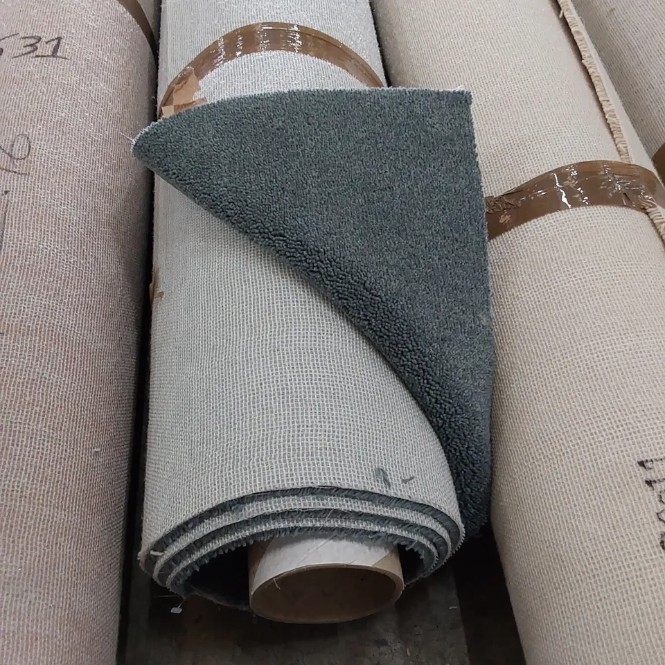 ROLL OF QUALITY DIMENSIONS DIM PLAINS CARPET // SIZE: APPROX. 5 X 2.2m