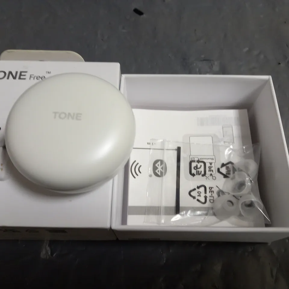 LG TONE FREE EARBUDS 