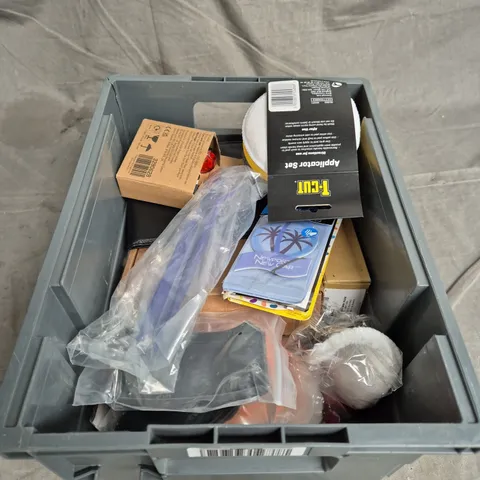 TOTE OF APPROXIMATELY. 15 ASSORTED CAR ITEMS TO INCLUDE APPLICATOR SETS AND AIR FRESHENERS 