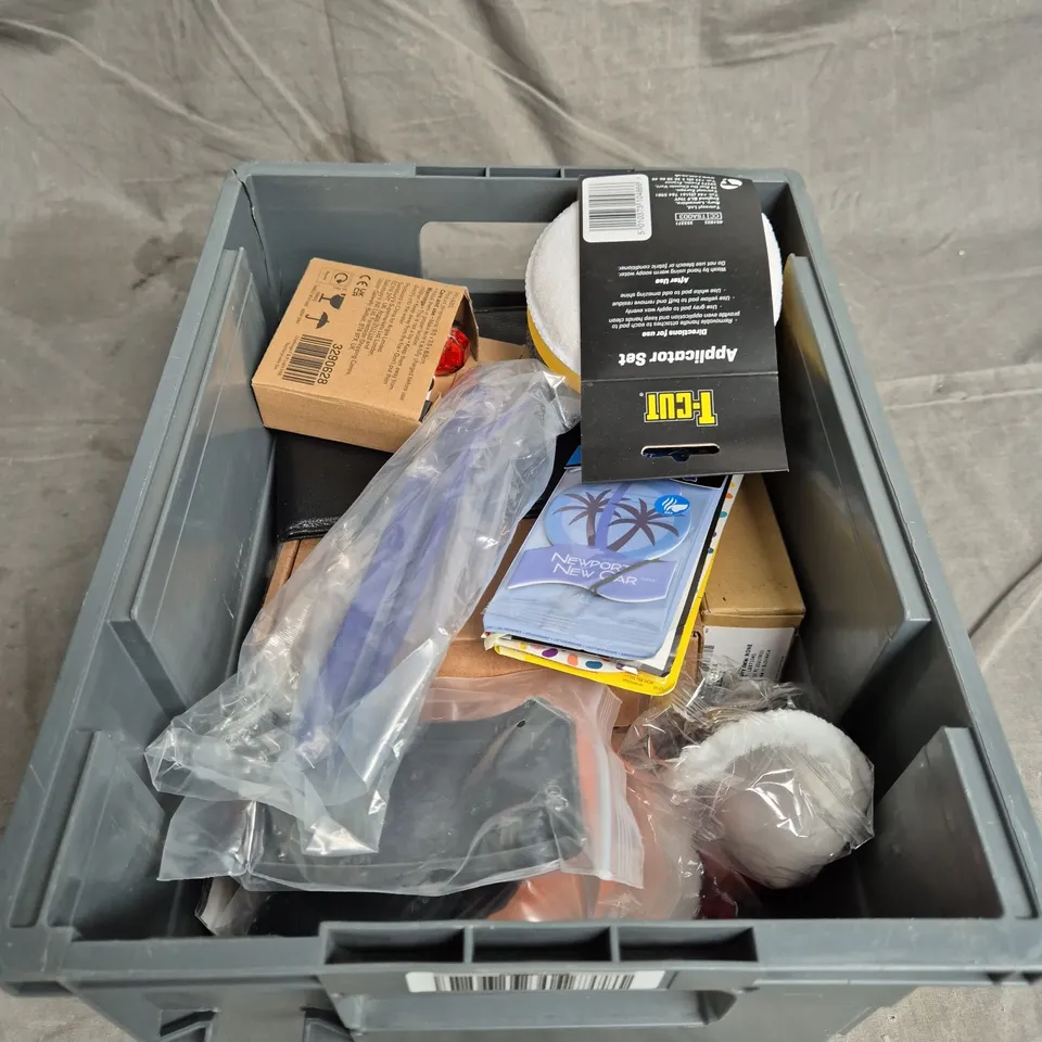 TOTE OF APPROXIMATELY. 15 ASSORTED CAR ITEMS TO INCLUDE APPLICATOR SETS AND AIR FRESHENERS 